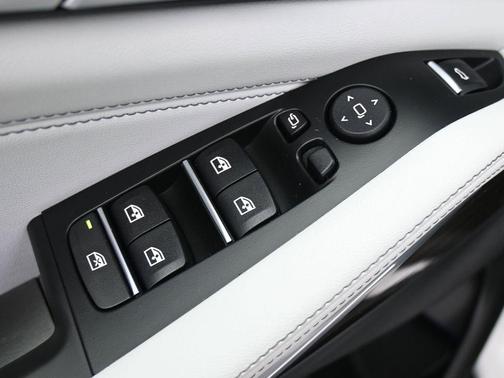 White Metallic 2023 BMW X5 xDrive40i