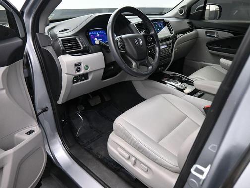 2022 Honda Pilot Touring 8-Passenger