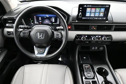 Lunar Silver Metallic 2024 Honda Pilot Elite
