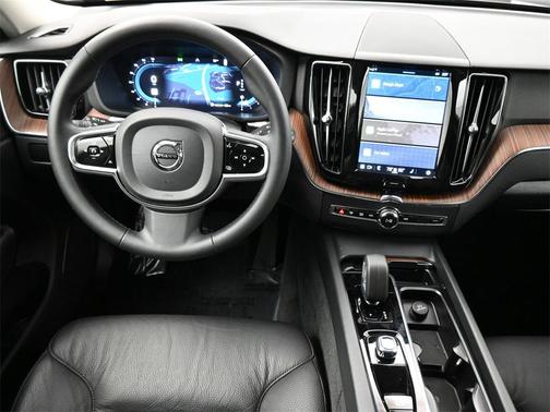 2024 Volvo XC60 B5 Plus Dark Theme