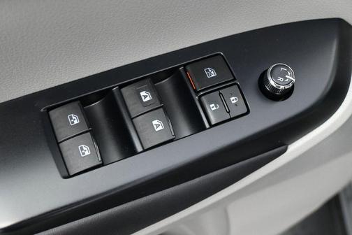 Silver Sky Metallic 2016 Toyota Highlander XLE