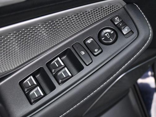 Majestic Black Pearl 2023 Acura MDX Technology