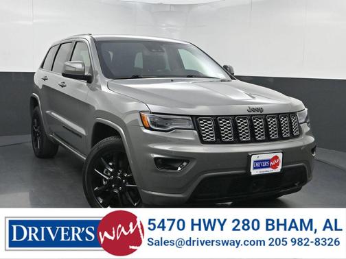 Sting-Gray Clearcoat 2022 Jeep Grand Cherokee Laredo