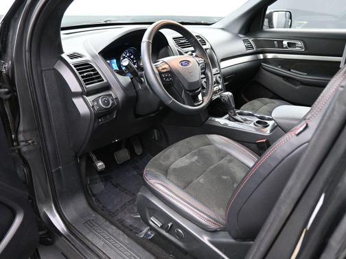 Magnetic Metallic 2018 Ford Explorer XLT