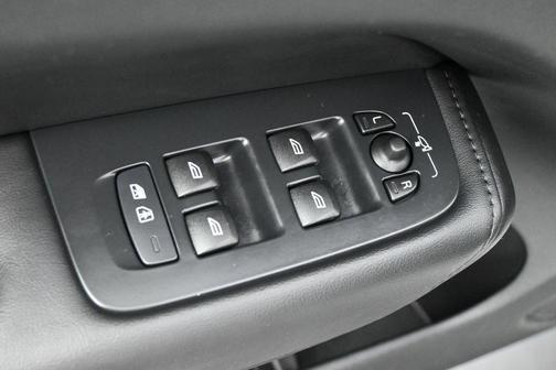 Crystal White Metallic 2023 Volvo XC60 B5 Plus Bright Theme