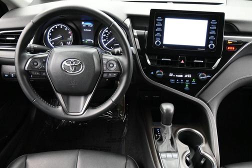 Supersonic Red 2022 Toyota Camry SE