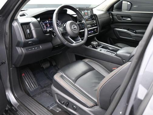 2024 Nissan Pathfinder SL FWD