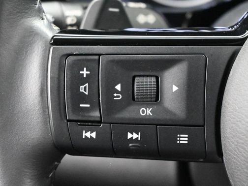 2024 Nissan Pathfinder SL FWD