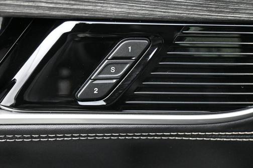 Baltic Gray Metallic Clearcoat 2022 Jeep Wagoneer Series III 4x4