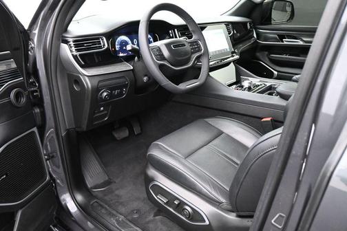 Baltic Gray Metallic Clearcoat 2022 Jeep Wagoneer Series III 4x4