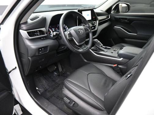 Wind Chill Pearl 2023 Toyota Highlander LE