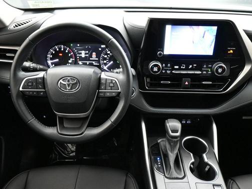 Wind Chill Pearl 2023 Toyota Highlander LE