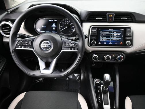 Gun Metallic 2020 Nissan Versa 1.6 SV