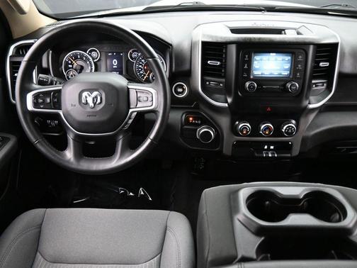 Bright White Clearcoat 2019 RAM 1500 Big Horn