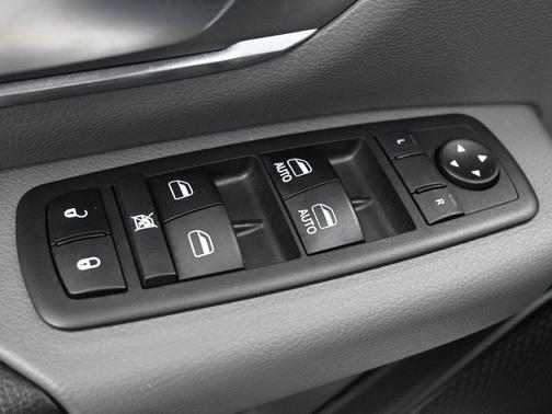 Bright White Clearcoat 2019 RAM 1500 Big Horn