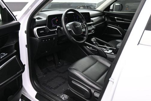Glacial White Pearl 2024 Kia Telluride LX