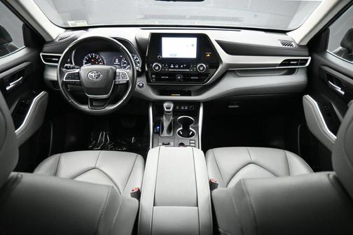 Midnight Black Metallic 2023 Toyota Highlander XLE