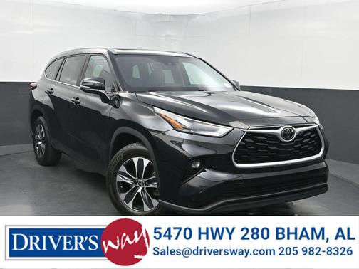 Midnight Black Metallic 2023 Toyota Highlander XLE