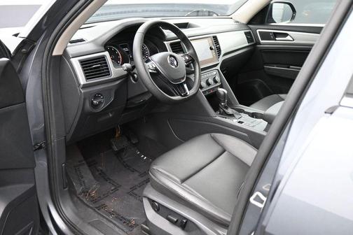 Platinum Gray Metallic 2018 Volkswagen Atlas 3.6L SE