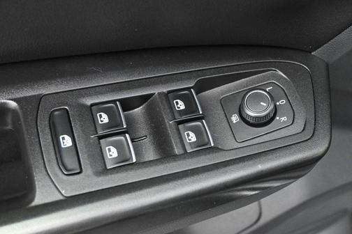 Platinum Gray Metallic 2018 Volkswagen Atlas 3.6L SE