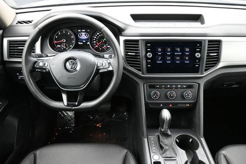 Platinum Gray Metallic 2018 Volkswagen Atlas 3.6L SE