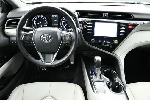 Super White 2020 Toyota Camry SE