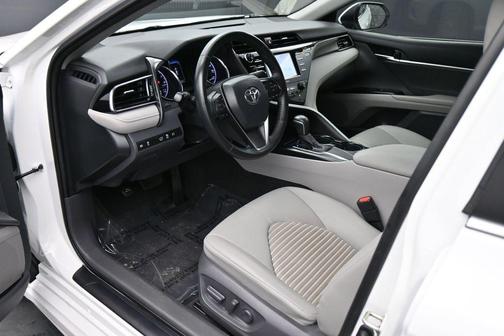 Super White 2020 Toyota Camry SE