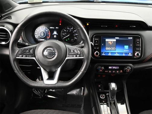 2021 Nissan Kicks SR