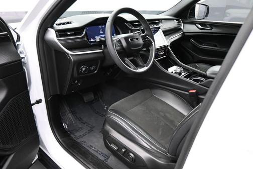 Bright White Clearcoat 2023 Jeep Grand Cherokee L Altitude