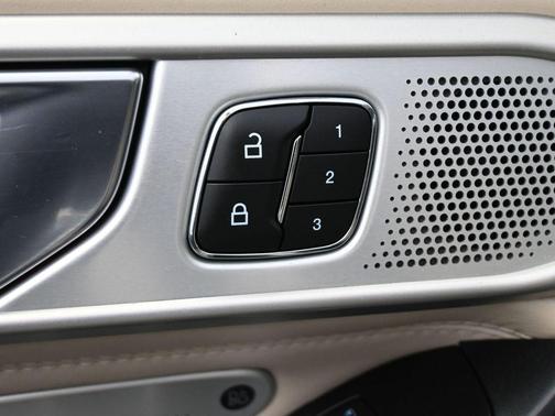 Star White Metallic Tri-Coat 2020 Ford Explorer Platinum