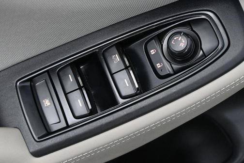 Crystal White Pearl 2020 Subaru Forester Base