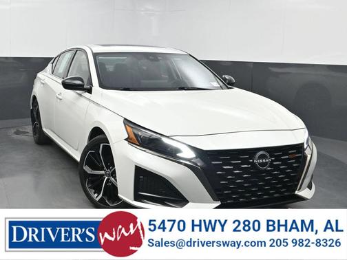 Pearl White Tricoat 2023 Nissan Altima SR FWD