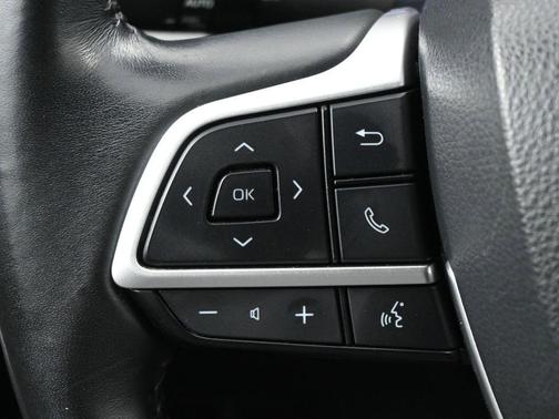 Midnight Black Metallic 2023 Toyota Highlander LE