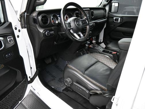 Bright White Clearcoat 2022 Jeep Wrangler Unlimited Sahara