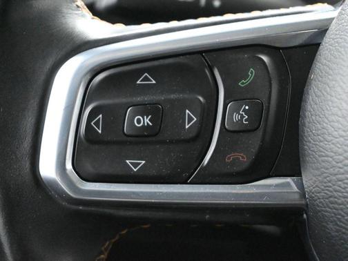 Bright White Clearcoat 2022 Jeep Wrangler Unlimited Sahara