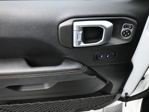 Bright White Clearcoat 2022 Jeep Wrangler Unlimited Sahara