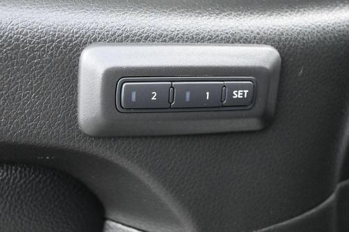 Glacier White 2022 Nissan Titan PRO-4X