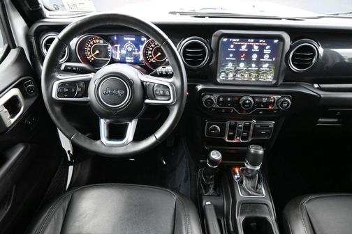 Bright White Clearcoat 2022 Jeep Wrangler Unlimited Sahara