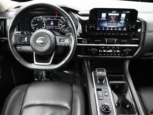 2022 Nissan Pathfinder SL 4WD