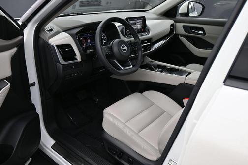 Pearl White Tricoat 2023 Nissan Rogue SL