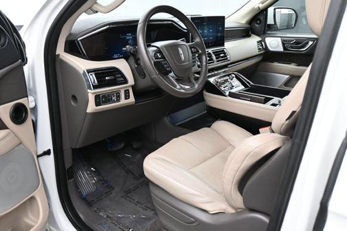 Pristine White Metallic Tri-Coat 2022 Lincoln Navigator Reserve