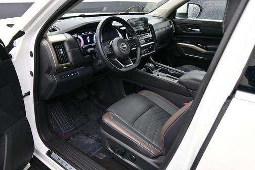 Pearl White 2024 Nissan Pathfinder Platinum FWD