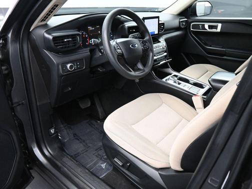 2020 Ford Explorer Base