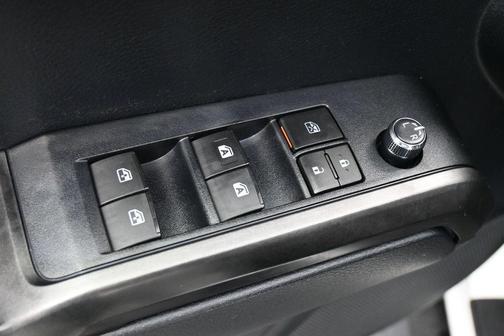 Super White 2018 Toyota Tacoma TRD Sport