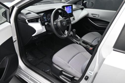 Classic Silver Metallic 2024 Toyota Corolla SE