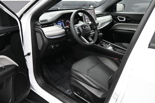 Bright White Clearcoat 2023 Jeep Compass Limited