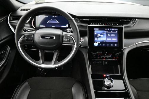 Bright White Clearcoat 2023 Jeep Grand Cherokee Altitude