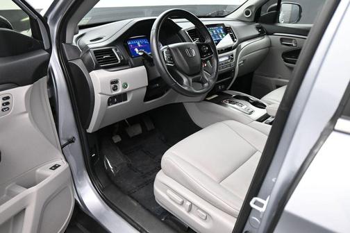 Lunar Silver Metallic 2022 Honda Pilot AWD Special Edition