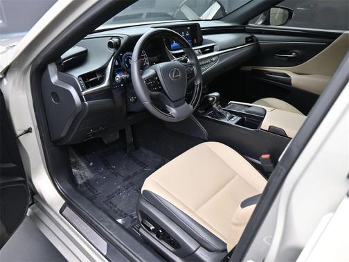 2021 Lexus ES 300h Base