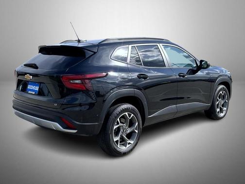 Mosaic Black Metallic 2024 Chevrolet Trax LT